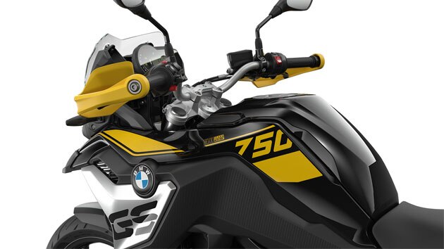 We see the black-yellow colour scheme in three-quarter view.