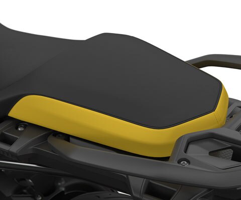 We see the seat in black-yellow.
