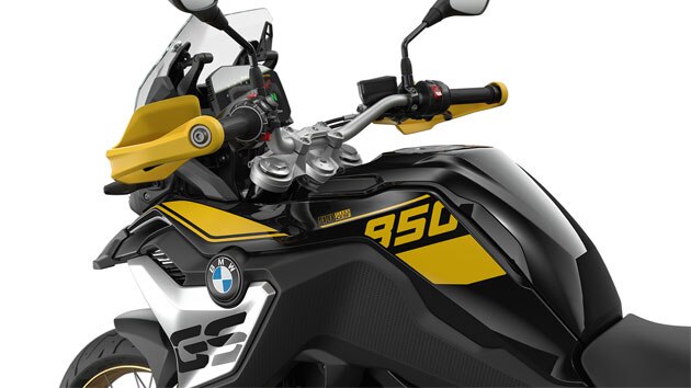We see the black-yellow colour scheme in three-quarter view.