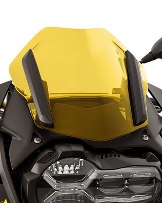 We see the sporty windscreen in yellow on the 40 Years GS edition.