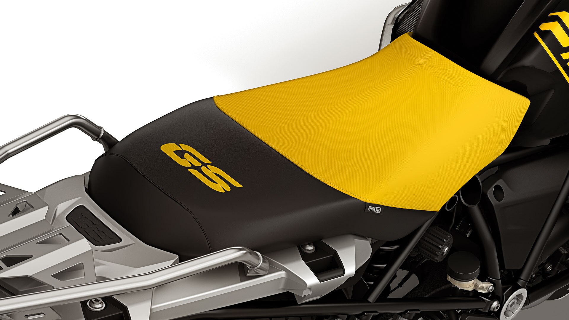 We see the black and yellow seat of the 40 Years GS edition with a GS sticker.