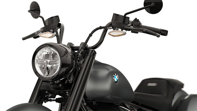 Detailed image of the mini ape-hanger of the R 18 Roctane from BMW Motorrad