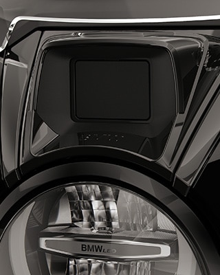 We see the R 18 Transcontinental with the Active Cruise Control system.